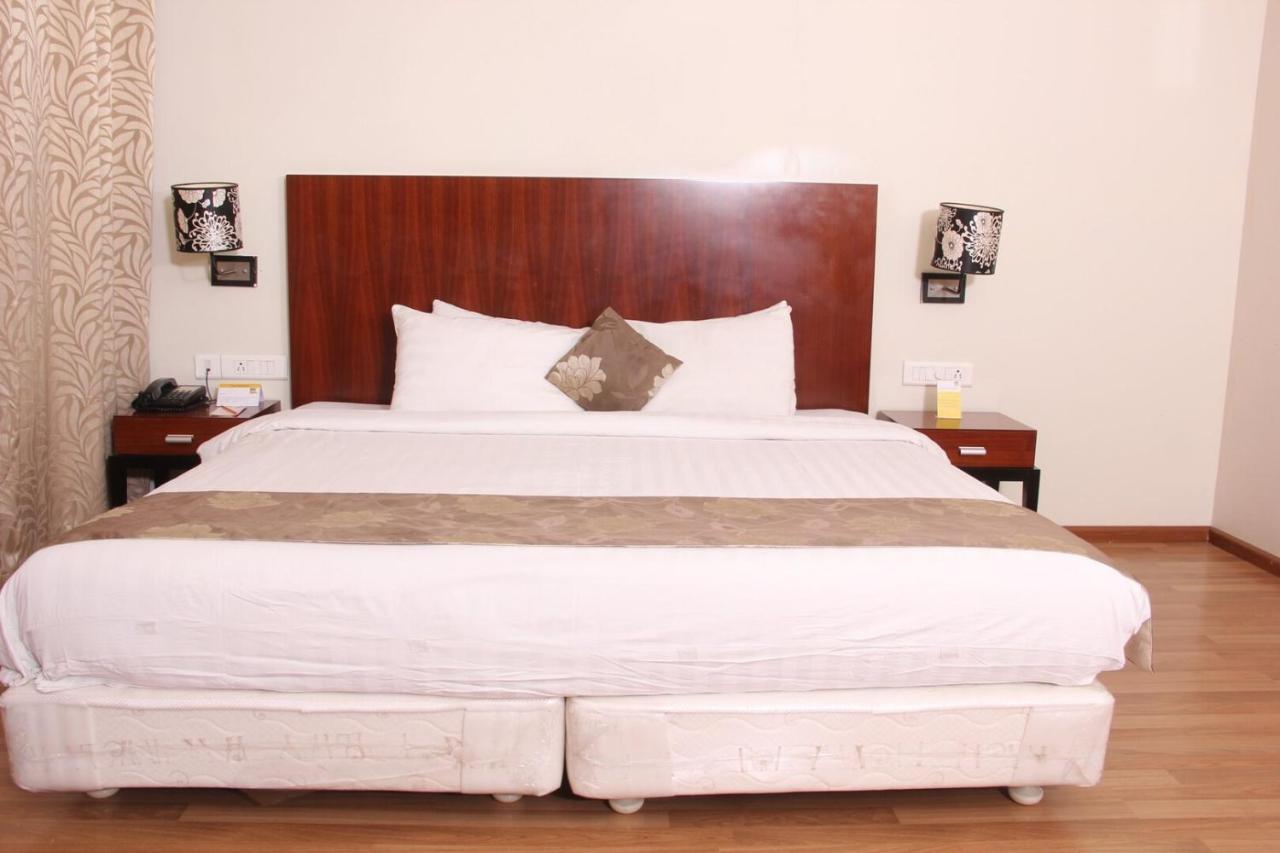 ดิ ออเรส  Hotel ออรังกาบัด ภายนอก รูปภาพ