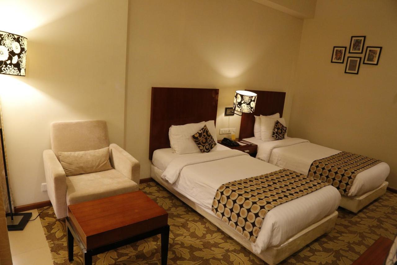 ดิ ออเรส  Hotel ออรังกาบัด ภายนอก รูปภาพ