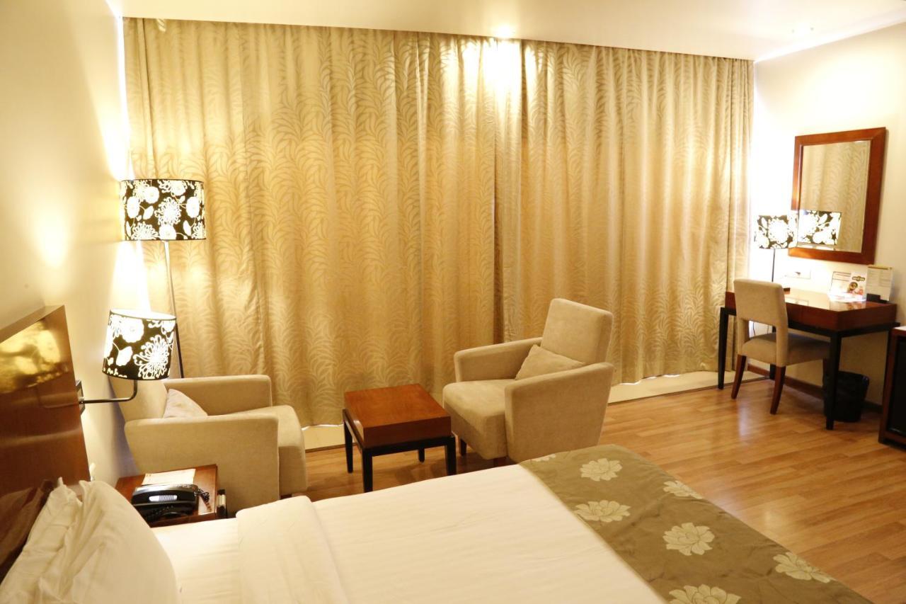 ดิ ออเรส  Hotel ออรังกาบัด ภายนอก รูปภาพ
