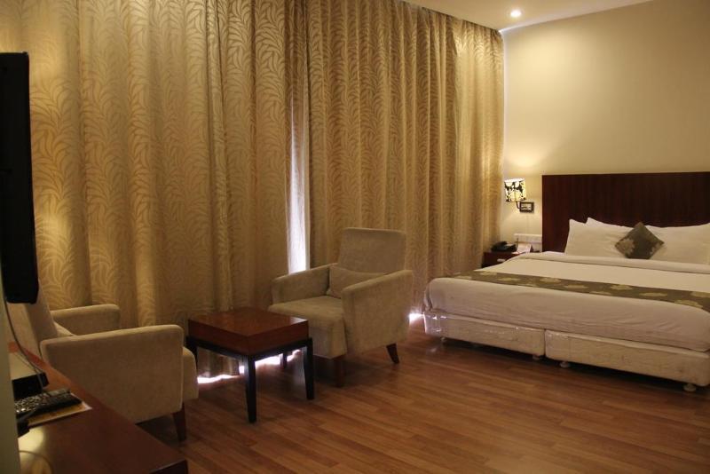 ดิ ออเรส  Hotel ออรังกาบัด ภายนอก รูปภาพ